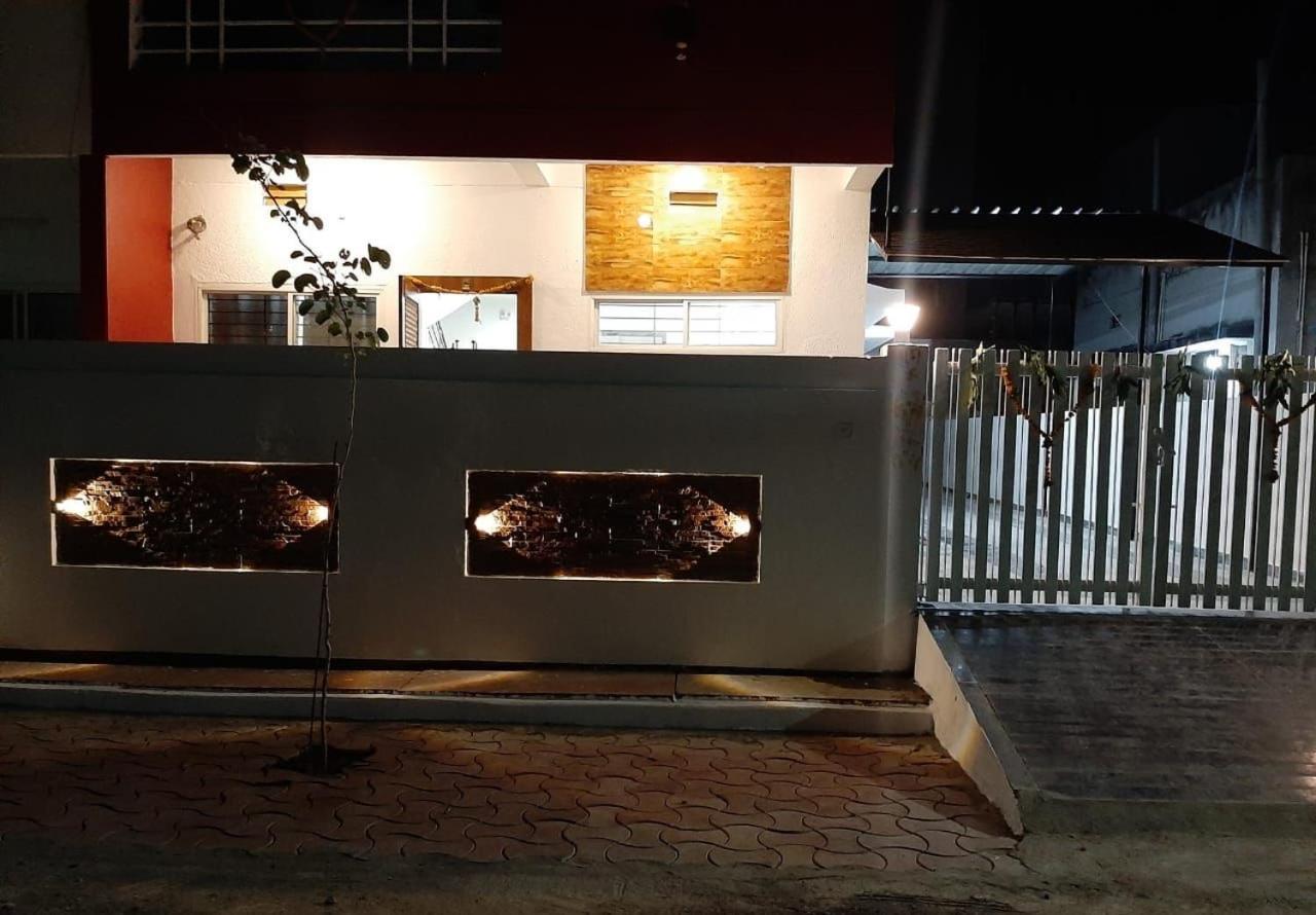 Mahadev Mansion Villa Уджайн Екстериор снимка